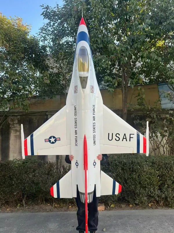 F-16 — 2.6 m, 1:6 scale photo 8